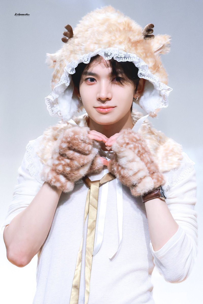 LEE_MU_15's tweet photo. こんな可愛いバンビ初めて見た💕 https://t.co/ROhtVDRgPi