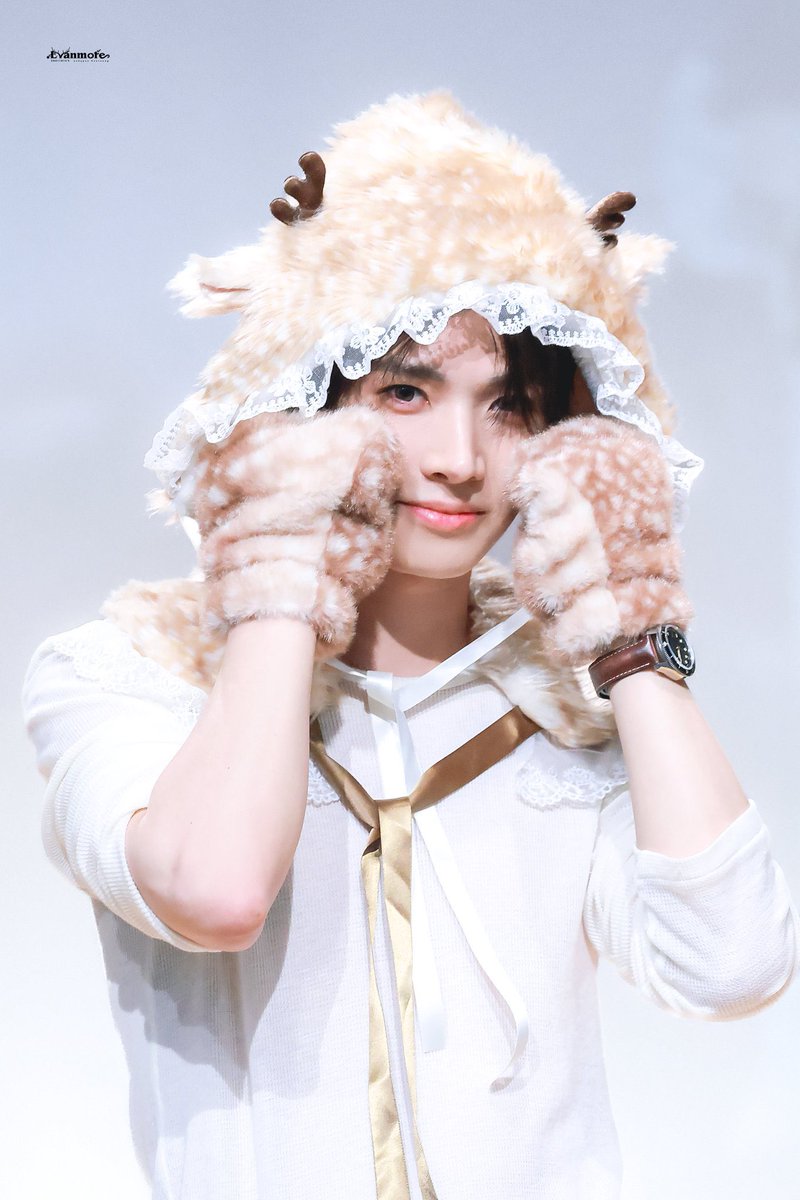 LEE_MU_15's tweet photo. こんな可愛いバンビ初めて見た💕 https://t.co/ROhtVDRgPi