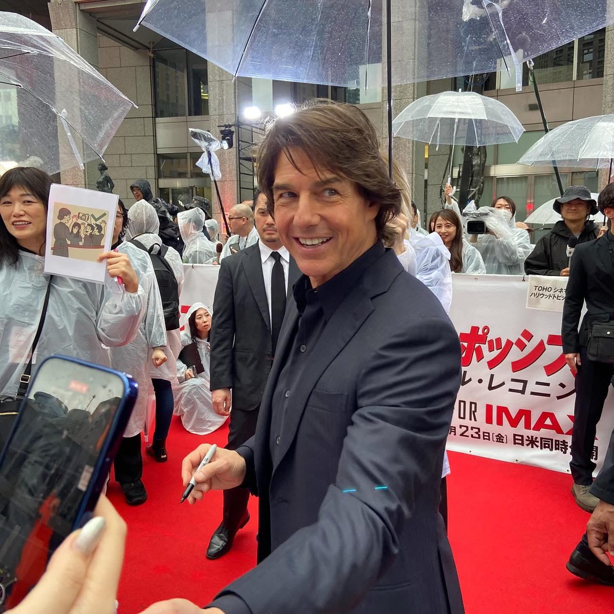 mimindylily's tweet photo. トムの来日が近いので、今さら前回のレカペを見返してるんですが、トムの目には人間を吸い込む力があるので、救急車が必要になるかもしれません😂😂😂
皆さま、くれぐれもお気をつけください。
#TomCruise #トムクルーズ #トム来日
#Digger 楽しみにしています🪏 https://t.co/jg9bL3Z8mT