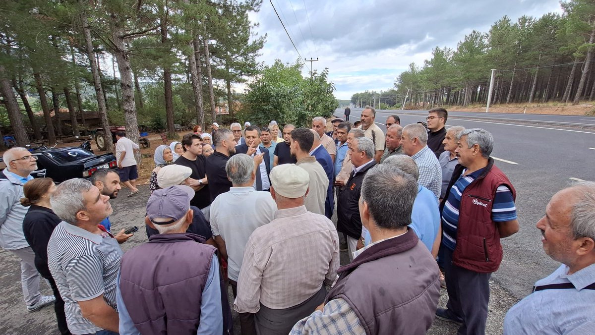 YakupOtgoz's tweet photo. 📍 Muğla

Menteşe Yaraş Mahallemizde geçtiğimiz günlerde yaşanan orman yangınından etkilenen hemşehrilerimizi ziyaret ederek geçmiş olsun dileklerimizi ilettik.

Yangının ardından yaşananları ve vatandaşlarımızın ihtiyaçlarını kendilerinden dinledik, zarar gören alanlarda incelemelerde bulunduk.

Rabbim ülkemizi ve milletimizi her türlü afetten korusun. Tüm hemşehrilerimize bir kez daha geçmiş olsun dileklerimi iletiyorum.
