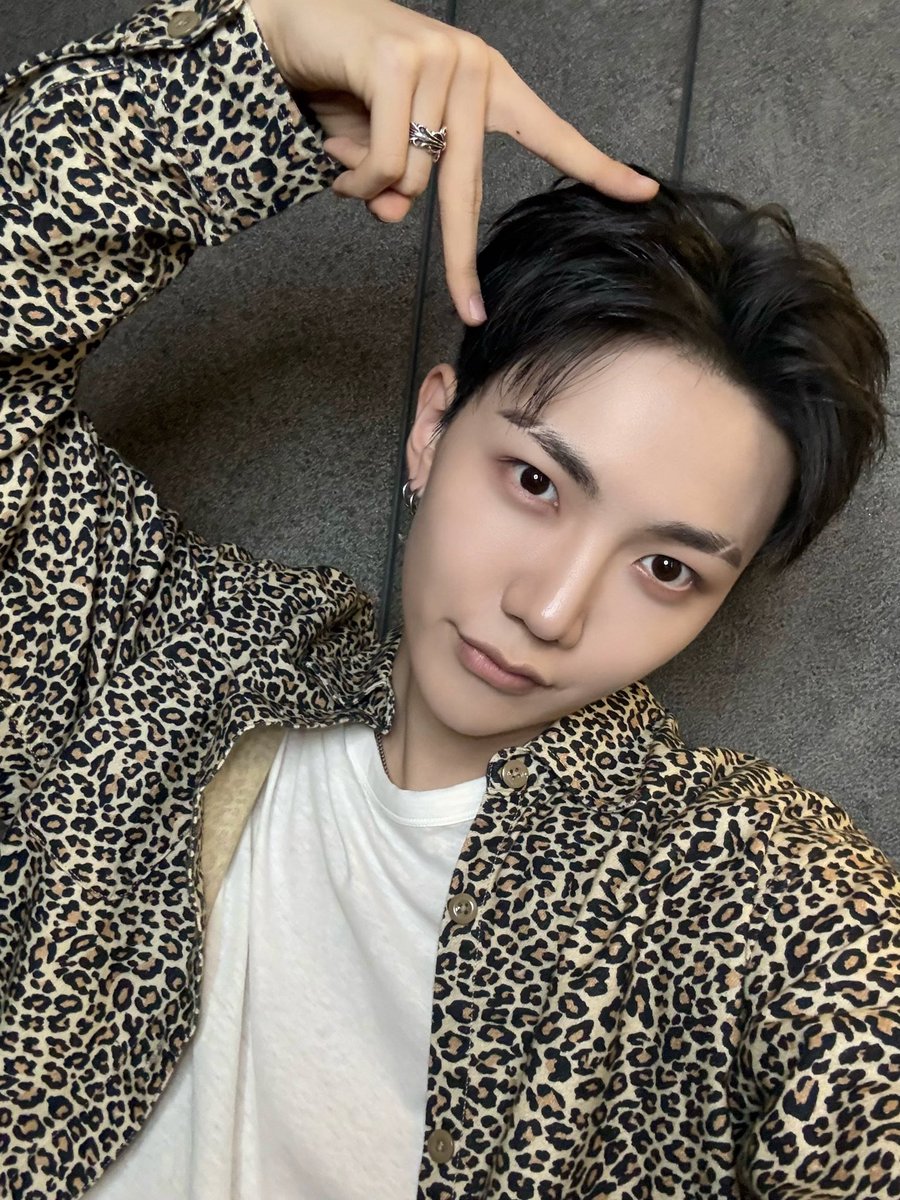 at_ALL_H_OURS's tweet photo. [#현빈]
Hoppy한 현빈이 어때 (냥)

#ALL_H_OURS #올아워즈
#HYUNBIN #현빈 https://t.co/E8YaMROQro