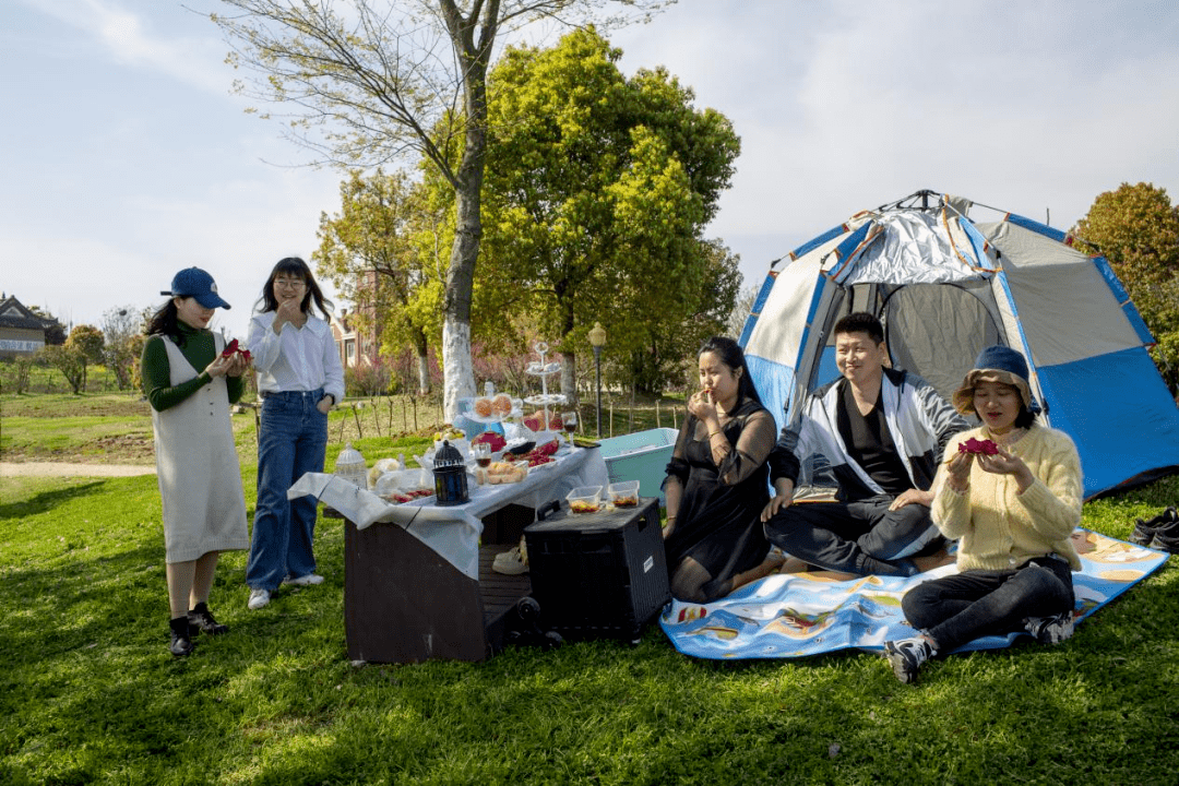 DylanHarticlow's tweet photo. Join our neighborhood cleanup this Sat 9AM at Central Park! Bring gloves + a reusable bag, let’s spruce up our community together—free coffee u0026 snacks for all volunteers! https://t.co/qh8r9clFVO