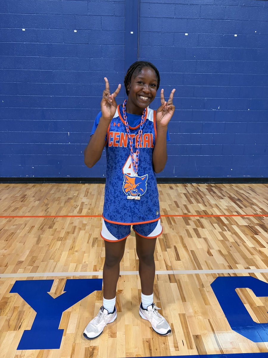 centralcathoops's tweet photo. Player of the Day goes to Jayla Elliot😜 She came ready to make herself/teammates better and all around solid day for this one!💪🏼🏀 #SicEm #onepercent https://t.co/U8eiPDT2v5