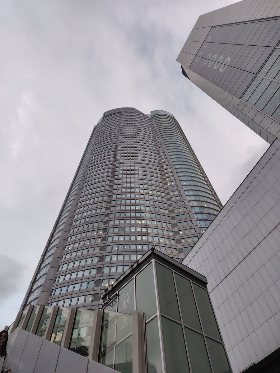 mrnobuyuki's tweet photo. 東京ゲームショウ、
ビジネスデーなのにスクエアとソニーのブースは整理券が、開場3分でなくなったとのこと。

ほれみい、結局はメルカリの転売ヤーが集結して、転売ヤーの巣窟になっとる。
この出品を制御しないメルカリが悪い。
ちなみに六本木ヒルズ通ったけど、邪気に塗れてたぞ。 https://t.co/YyKt5Ro0K5