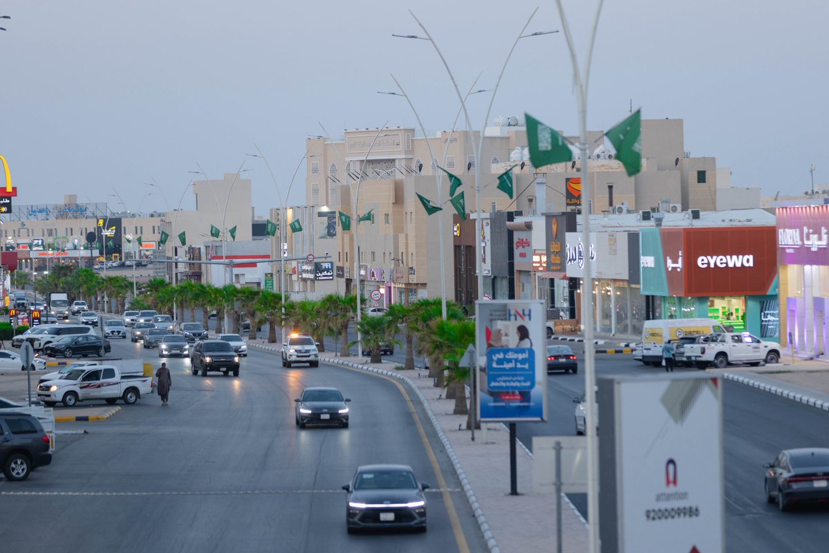 Mun_Alrass's tweet photo. أعلام الوطن تمتد على طرق المحافظة 🇸🇦
 
#أمانة_منطقة_القصيم https://t.co/k4gF5xLKK2