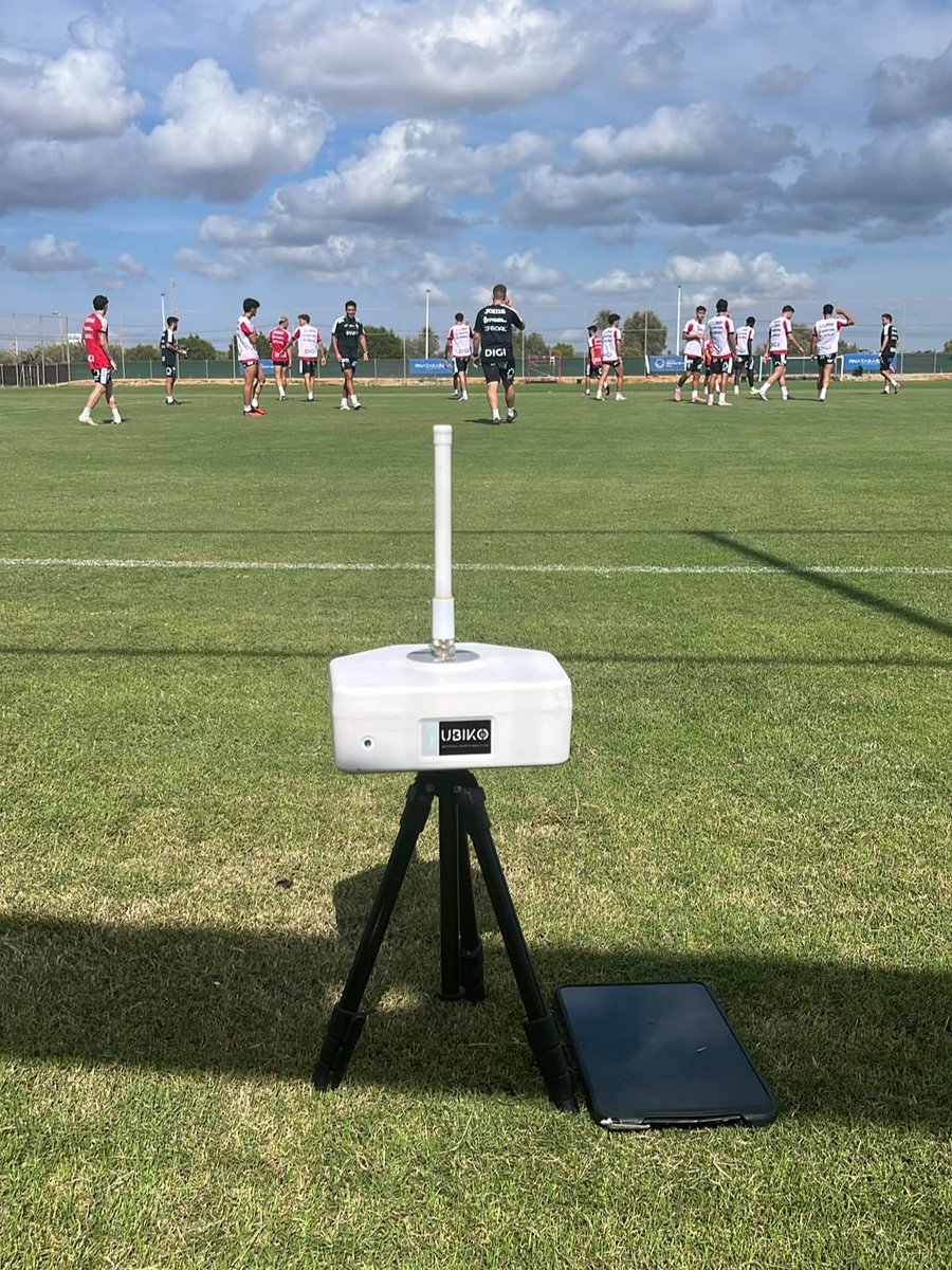 ubikosports's tweet photo. 📡 UBIKO LIVE en acción
Nuestra tecnología en tiempo real durante un entrenamiento del @realmurciacfsad en Pinatar Arena.
Datos en directo para controlar cargas, analizar el rendimiento y tomar decisiones durante la propia sesión 📊
#UbikoLive #SportsTechnology #RealMurcia https://t.co/VOxbMTjlhJ