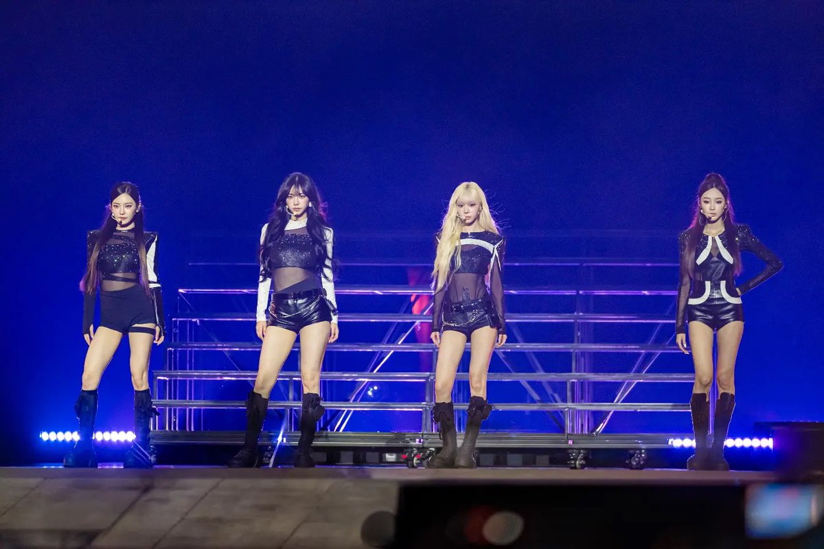 wntrult's tweet photo. aespa in new photos performing at SYNK : COMPLaeXITY in Mexico City, Mexico. https://t.co/QhBd6KYutB