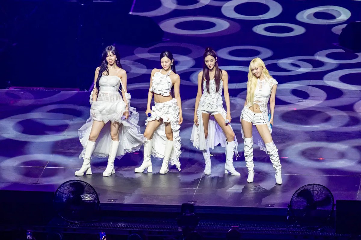 wntrult's tweet photo. aespa in new photos performing at SYNK : COMPLaeXITY in Mexico City, Mexico. https://t.co/QhBd6KYutB