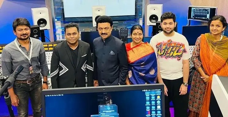 SavukkuOfficial's tweet photo. இவர் எதுக்கு துபாய் போனார் ராஜா ? https://t.co/rVFx0RI2qt