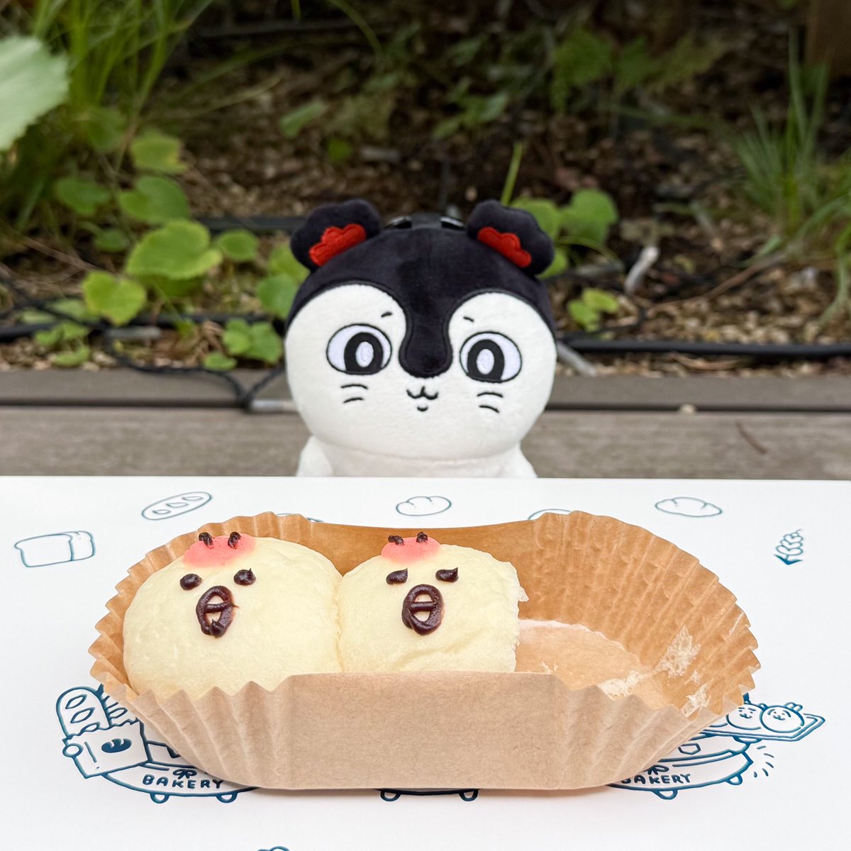 gemiko_voice's tweet photo. これが「なかよし人魚のちぎりパン」です
こうやって食べていいんだよね？？ https://t.co/aBg45niZ2P