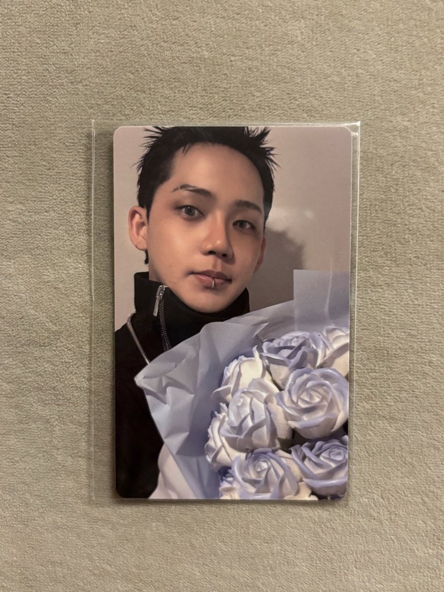 y_popw's tweet photo. TREASURE 交換 6周年 6th Anniversary Weverse 特典トレカ　花束

譲　ヒョンソク

求　同種ドヨン

郵送希望📮
お気軽にお声掛けください♪ https://t.co/piY5oCcLNx