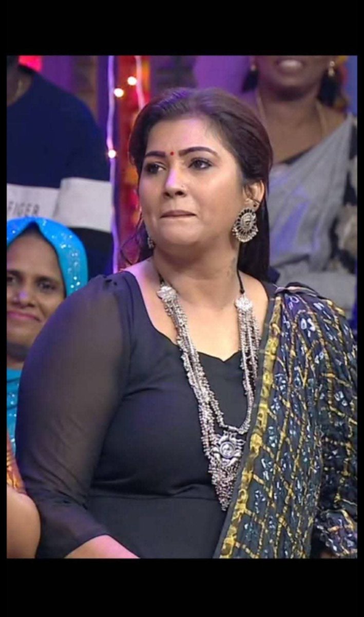 pombala69's tweet photo. Morattu molai and arms.. Dress ellam avuthu andha chain mattum potuu enn mela eri adika solanjm💦💦💦🥵🥵 https://t.co/UBI5vO9T27