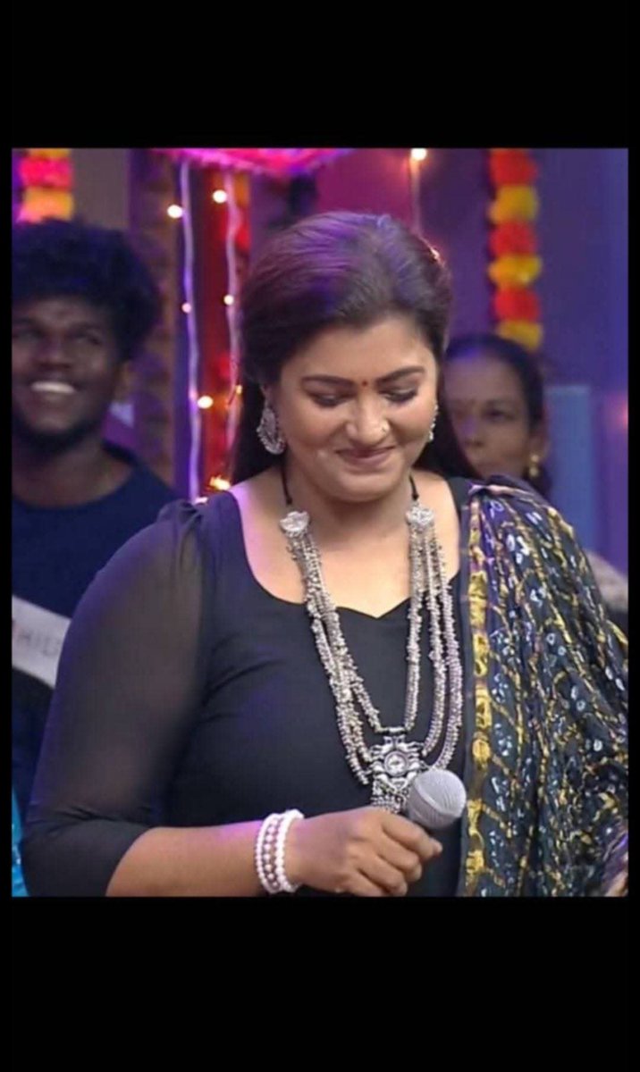 pombala69's tweet photo. Morattu molai and arms.. Dress ellam avuthu andha chain mattum potuu enn mela eri adika solanjm💦💦💦🥵🥵 https://t.co/UBI5vO9T27