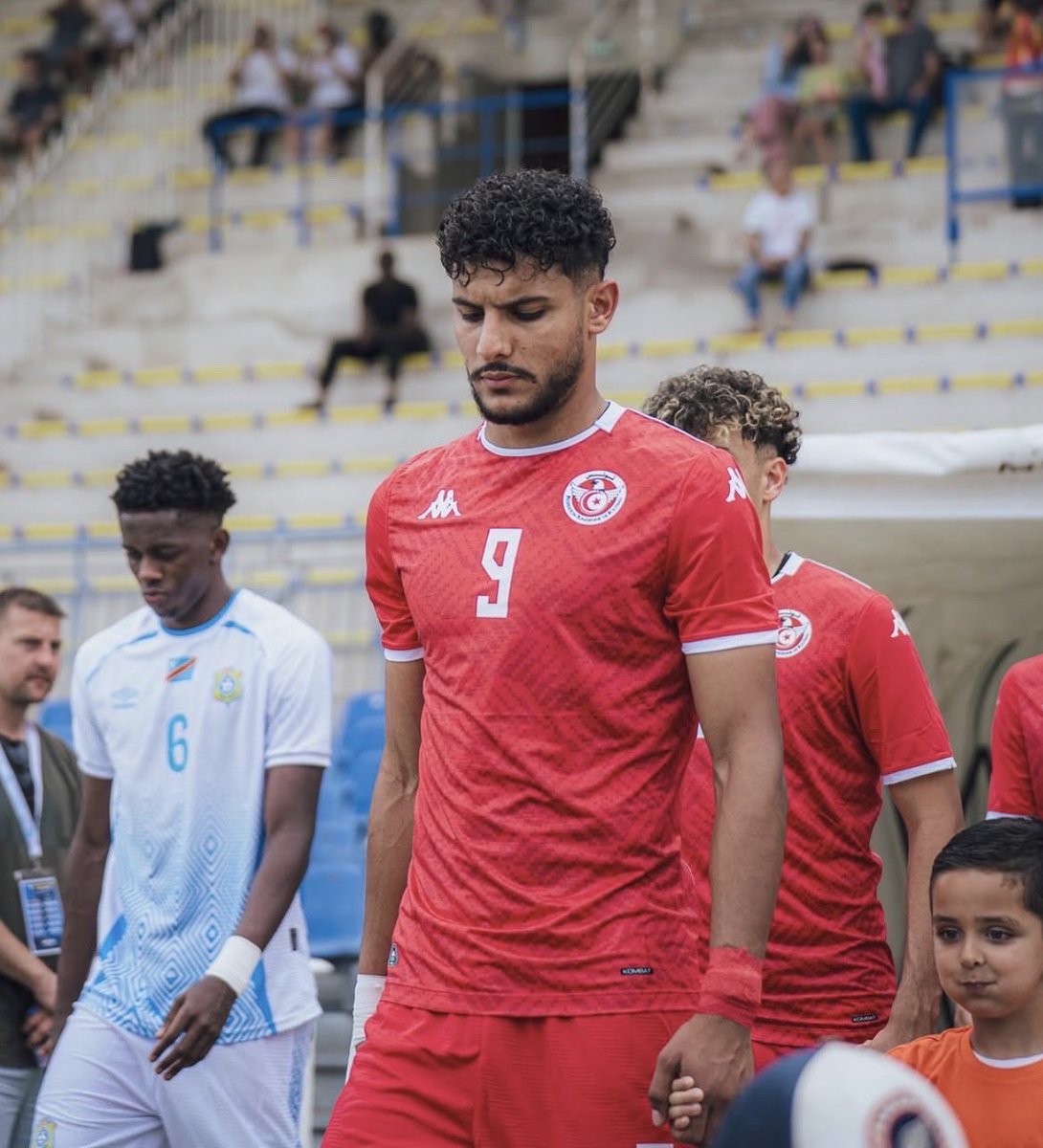 KooraTounsia_'s tweet photo. 🚨 | Omar Ben Ali (21 ans) 🇹🇳 et Rayan Elloumi (19 ans) 🇹🇳 serait absent de la liste de Mouin Chaâbani et laissé à disposition des U-23 🦅

(🗞️@Scoulino)

#tunisia #football #viral #tendances #benali #elloumi https://t.co/PR38oErwTq
