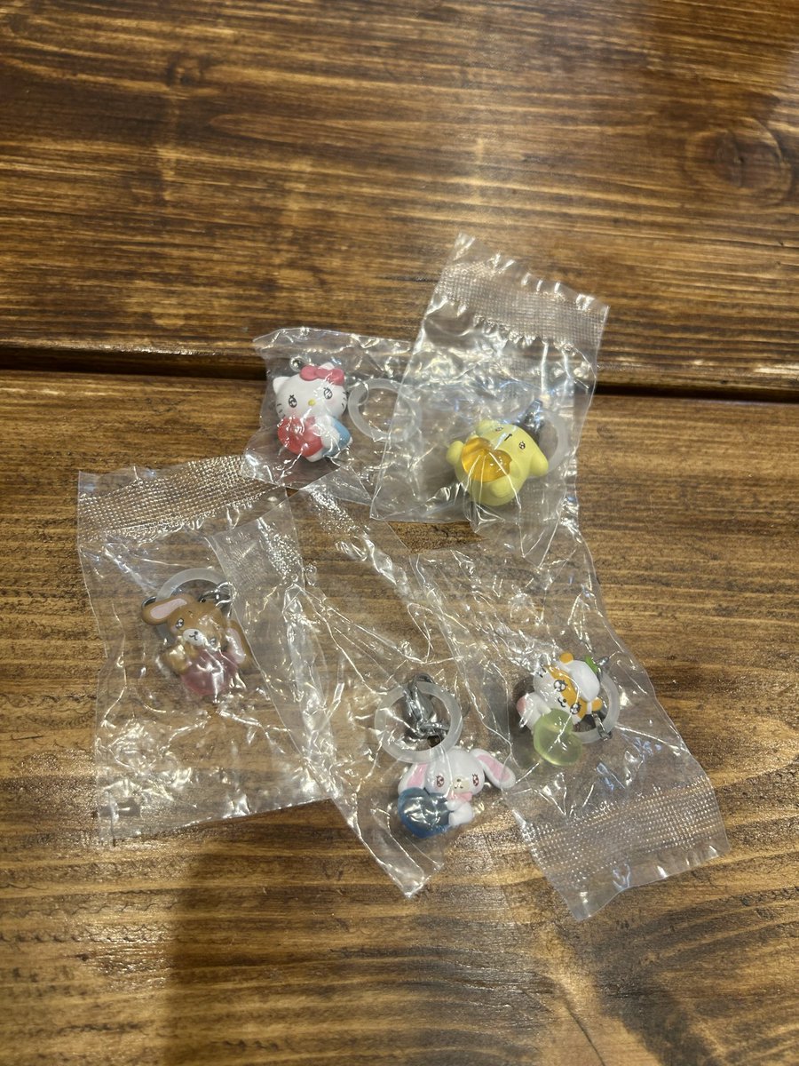 anjuboo's tweet photo. 【交換】エモきゅん2 サンリオ めじるしアクセサリー ハロウィン サンリオ 異種

譲:エモきゅん2 コンプセット

求:ハロウィン 
プリン、ハンギョドン、マイメロ

名古屋での手渡し又は郵送交換
お気軽にお声掛けください https://t.co/C2RnuwoOg7