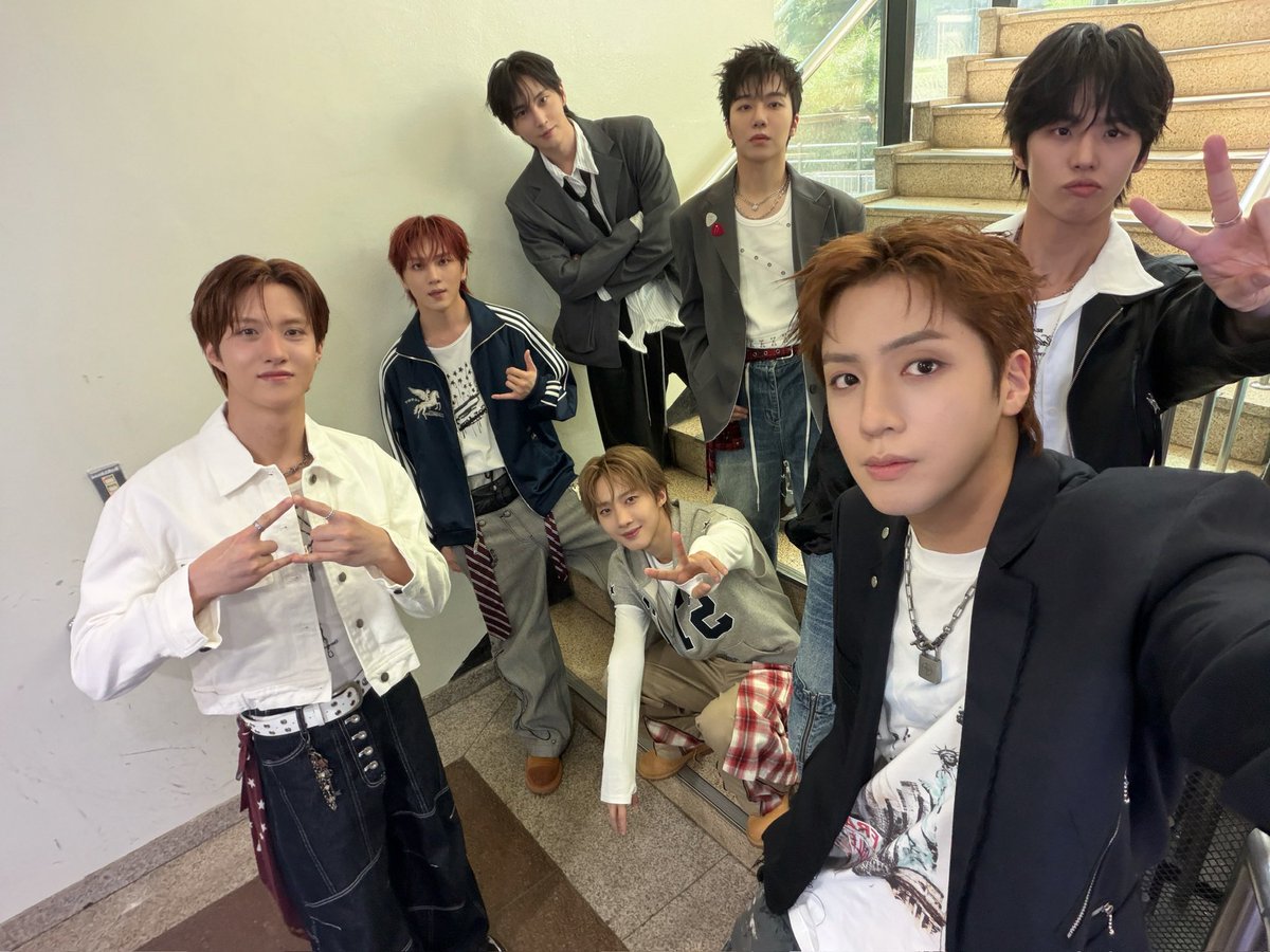 CUBE_PTG's tweet photo. [📸] 260918 @ 뮤직뱅크

‘겁쟁이’ 음악방송 최초공개 🫨
미니 팬미팅까지 유니버스랑 너무너무너무 행복했던 시간 💙
소중한 하루 함께해 줘서 고마워 

#펜타곤 #PENTAGON
#겁쟁이
#PENTAGON_10th_Anniversary https://t.co/6IiXnZY2lH