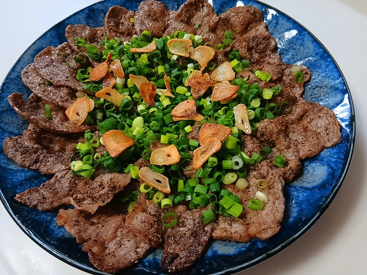 yott_chan's tweet photo. 今日はたっぷりもつ煮込み💕😆
牛バラカルビ焼き肉🥓
マカロニサラダ🥗
昨日作った梨JAM🍐で
クリチー梨JAM黒コショウトースト🍞
うっっっっっっま
 #おうちごはん  #晩ご飯   #ブラックペッパー https://t.co/uUjxS4swKI