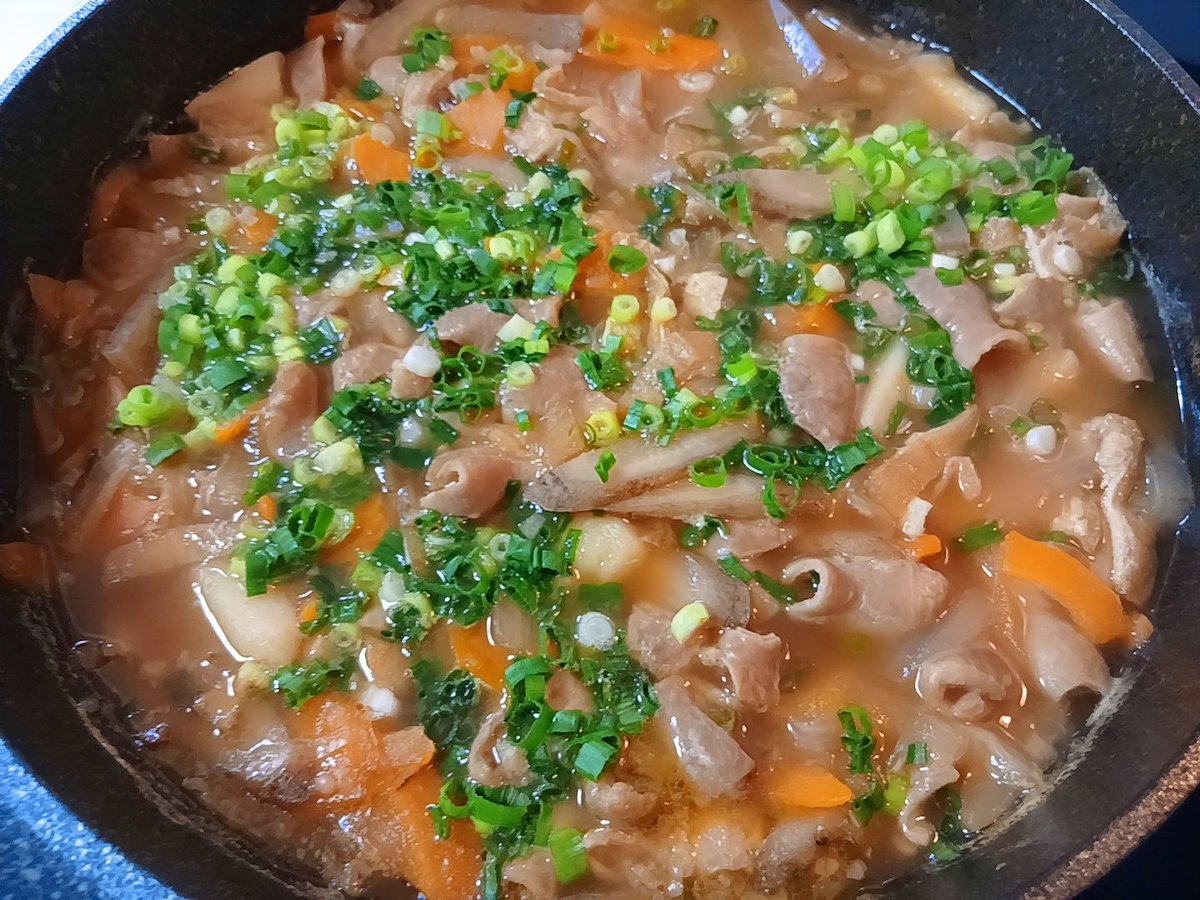 yott_chan's tweet photo. 今日はたっぷりもつ煮込み💕😆
牛バラカルビ焼き肉🥓
マカロニサラダ🥗
昨日作った梨JAM🍐で
クリチー梨JAM黒コショウトースト🍞
うっっっっっっま
 #おうちごはん  #晩ご飯   #ブラックペッパー https://t.co/uUjxS4swKI