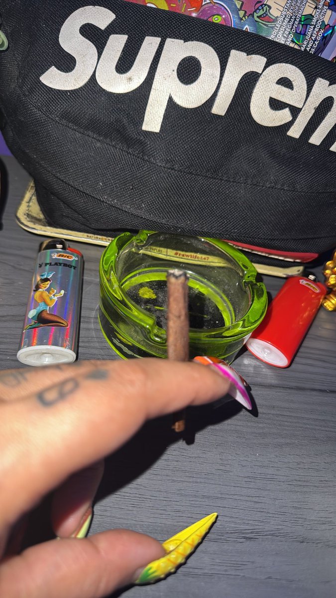 YourSexiiMorena's tweet photo. @travisa850 Buenos Dรญas #puffpuffpass https://t.co/2yWOiDzYcm