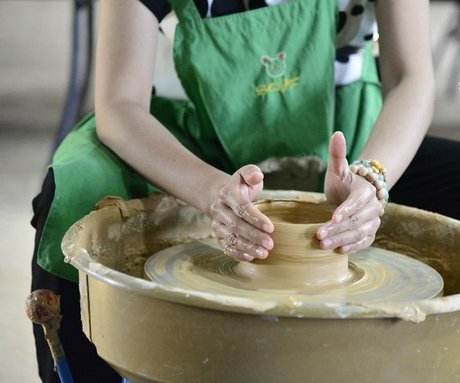 citrd111707's tweet photo. Took a mindful pottery class today—shaping clay with my hands, feeling every curve as it turns on the wheel. There’s something magical about turning messy mud into something that feels like a piece of me https://t.co/5gE04AjqJR