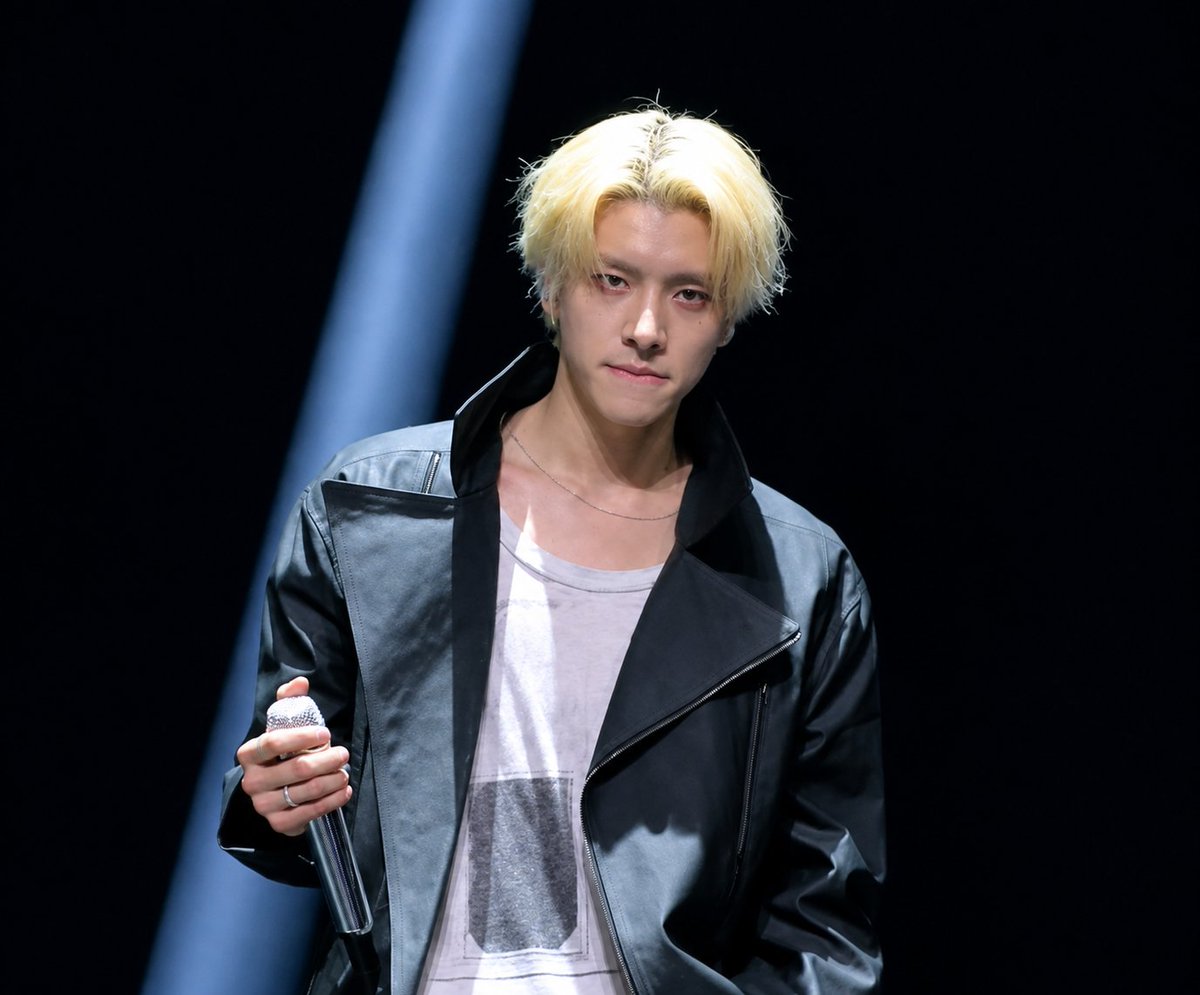 jaeyunsim22's tweet photo. 🖤✨- #JAKE https://t.co/6ZKH98Ppxw