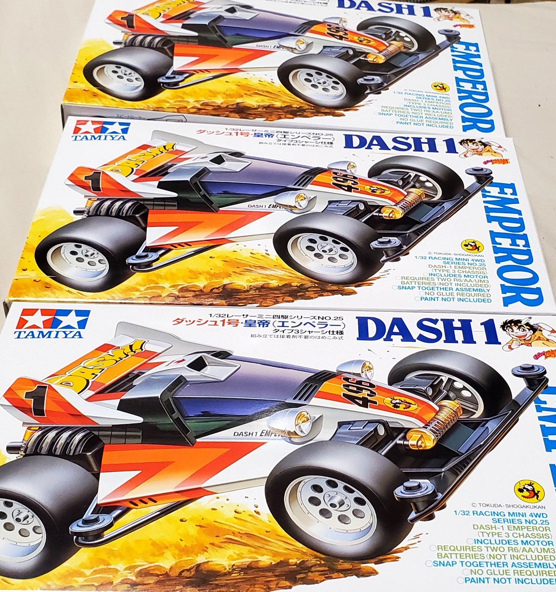 tack04560419's tweet photo. ダッシュ1号・皇帝(エンペラー)を
買った✌️

写真2枚目、初代のスパイクタイヤから
スリックタイヤに変わってる‼️
ギア比は5:1と6.4:1。

写真3枚目、このtype3シャーシが
欲しかった‼️(持ってるけどw)

4枚目、今はこんな注意書きが···‼️
確かに危ないもんな⚠️

いやぁ買えて嬉しい‼️

#ミニ四駆 https://t.co/QEFHAzra6X