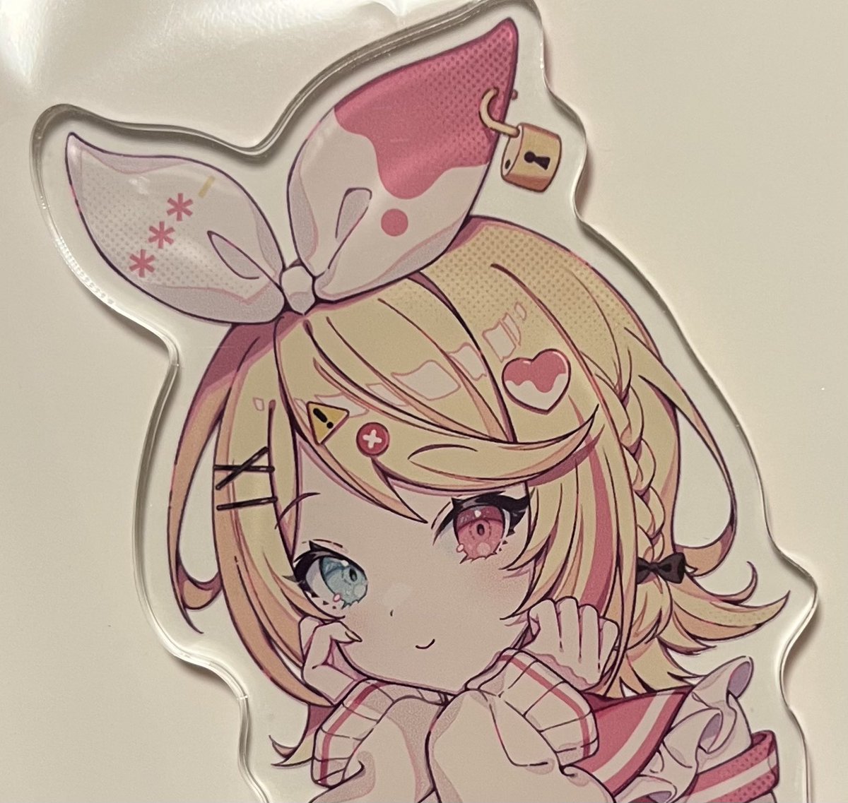 Melo__Tama's tweet photo. アクスタだけ口元がにこってしてるのがかわいい https://t.co/Gt4LbSAX4r