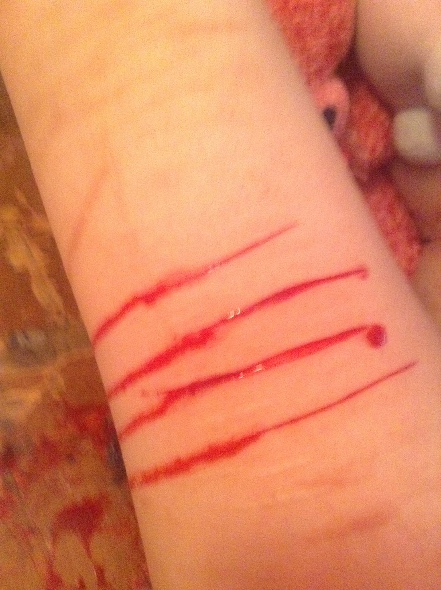 yn4hj's tweet photo. AI FAKE MAKEUP SFX FAKE BLOOD. #shtwt https://t.co/1rLzLszZzj