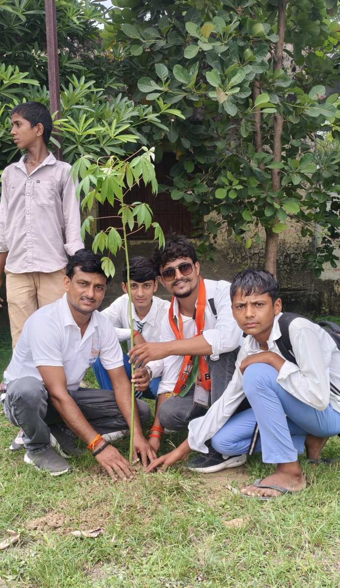 _pathak2's tweet photo. कर्मभूमि वाराणसी से जन्मभूमि वडनगर तक 
आदरणीय प्रधानमंत्री श्री Narendra Modi जी के76वें जन्मदिवस एवं सार्वजनिक जीवन में राष्ट्रसेवाके 25 वर्ष पूर्ण होने पर सेवा संकल्प अभियान के अंतर्गत ज्ञानपुर भदोही में नरेन्द्र मोदी जी के विकास के प्रदर्शनी का अवलोकन कर के वृक्षारोपण किया https://t.co/KLzuChUTgY