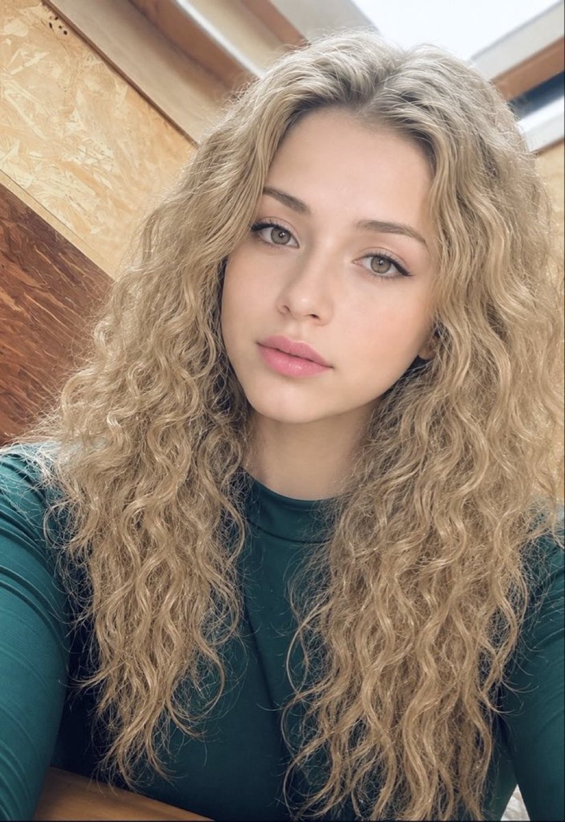 Mishahklf's tweet photo. Would you date a 37 yo woman?    
◯ Yes     
◯ No     
◯ Depends https://t.co/4W8iL9qTpN