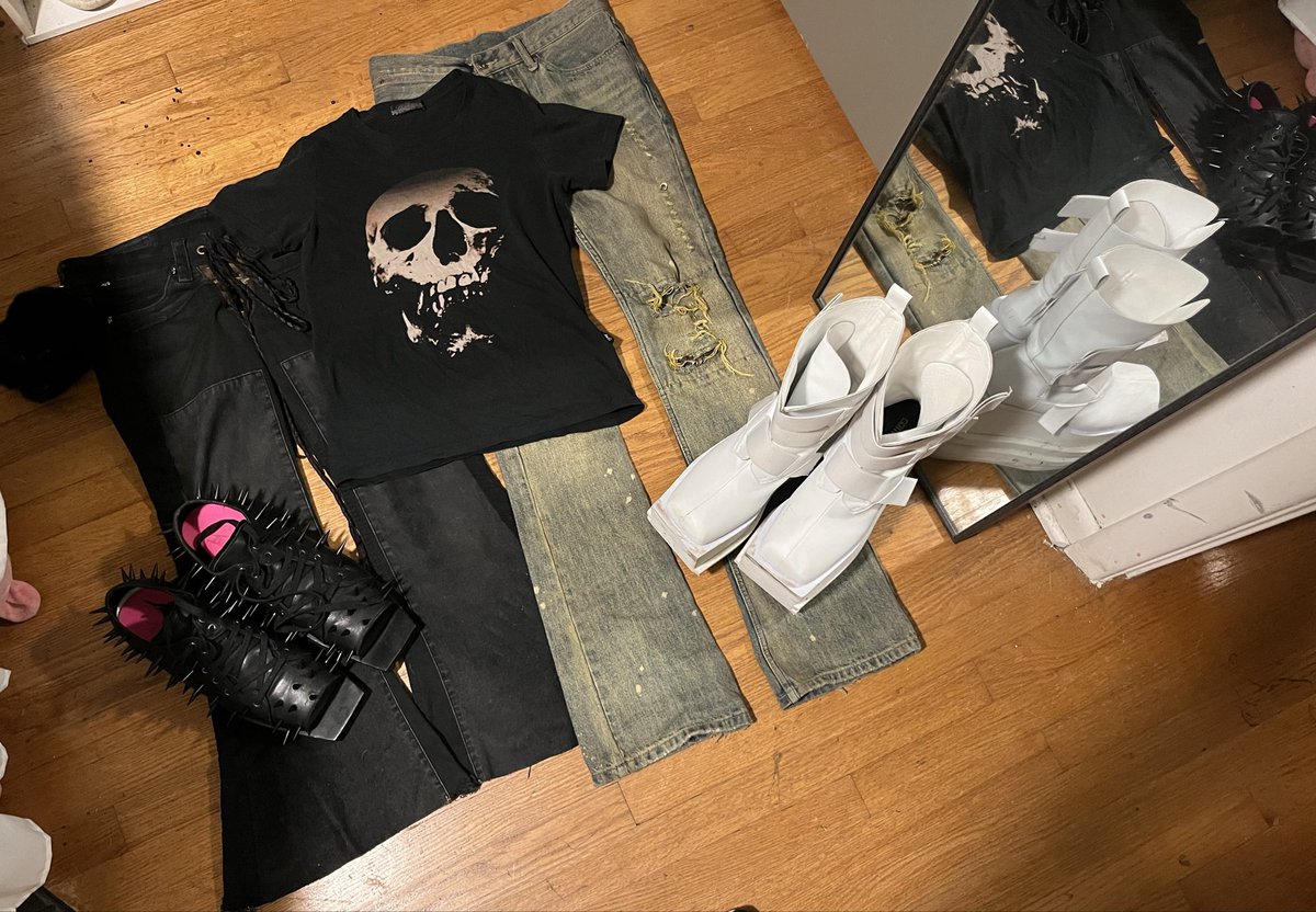 aputridmess's tweet photo. starter loot https://t.co/6UP6wTP8Nb