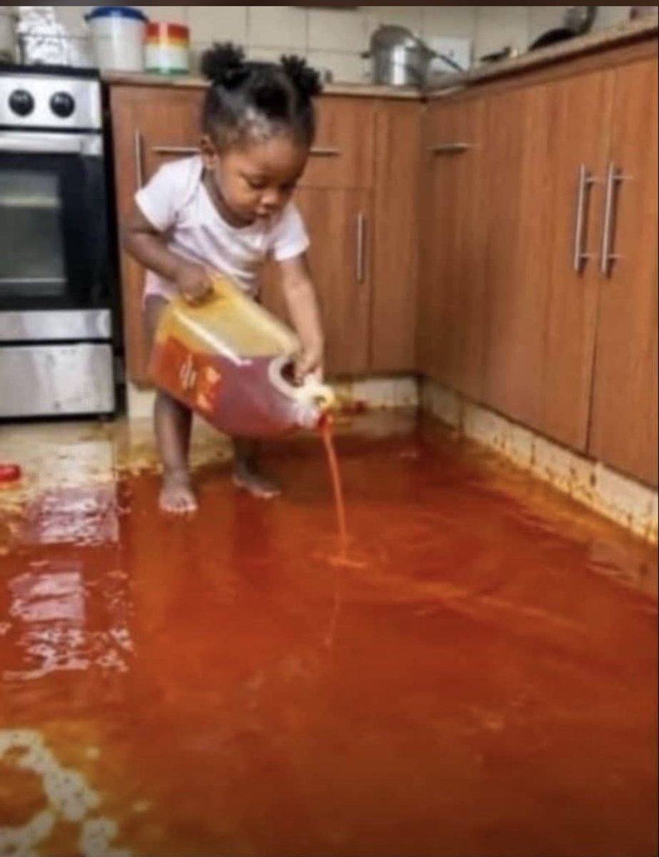 binyerechukwe's tweet photo. Pikin wey go work for “ oil company “, na from small you go see am😂 https://t.co/VnbYfWH2ix