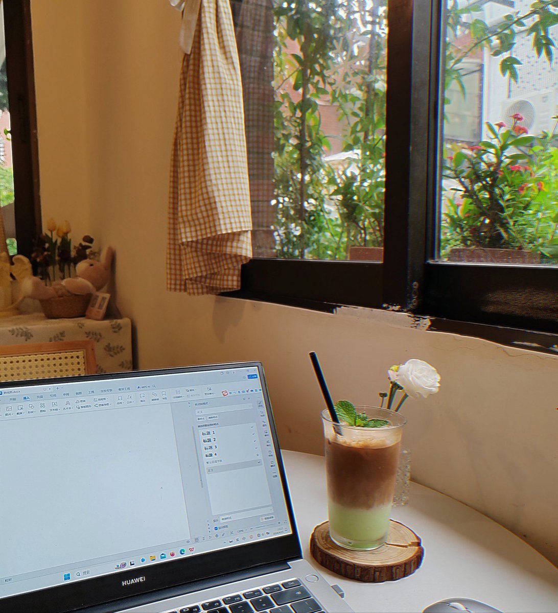 KelleeBaniievr's tweet photo. [Crushing today's to-do list: nailed the client check-in, wrapped up the report draft, and grabbed a great coffee mid-work! Small wins = big vibes ]， https://t.co/l4NFHQeLlE