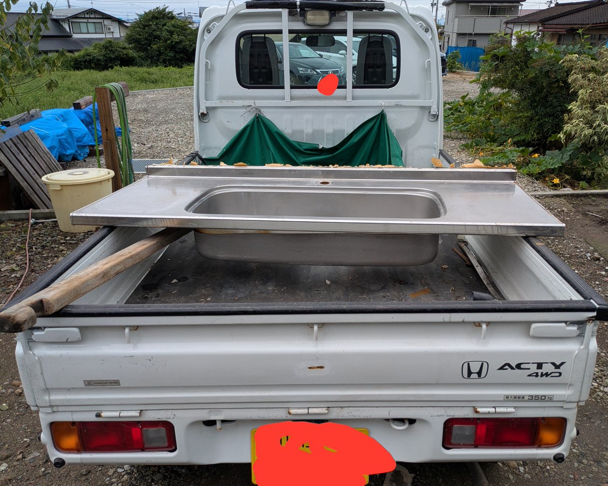 ID_LOSTBOY's tweet photo. 会社の車勝手にキッチンカーにしてやった https://t.co/1P8qJpKwwC