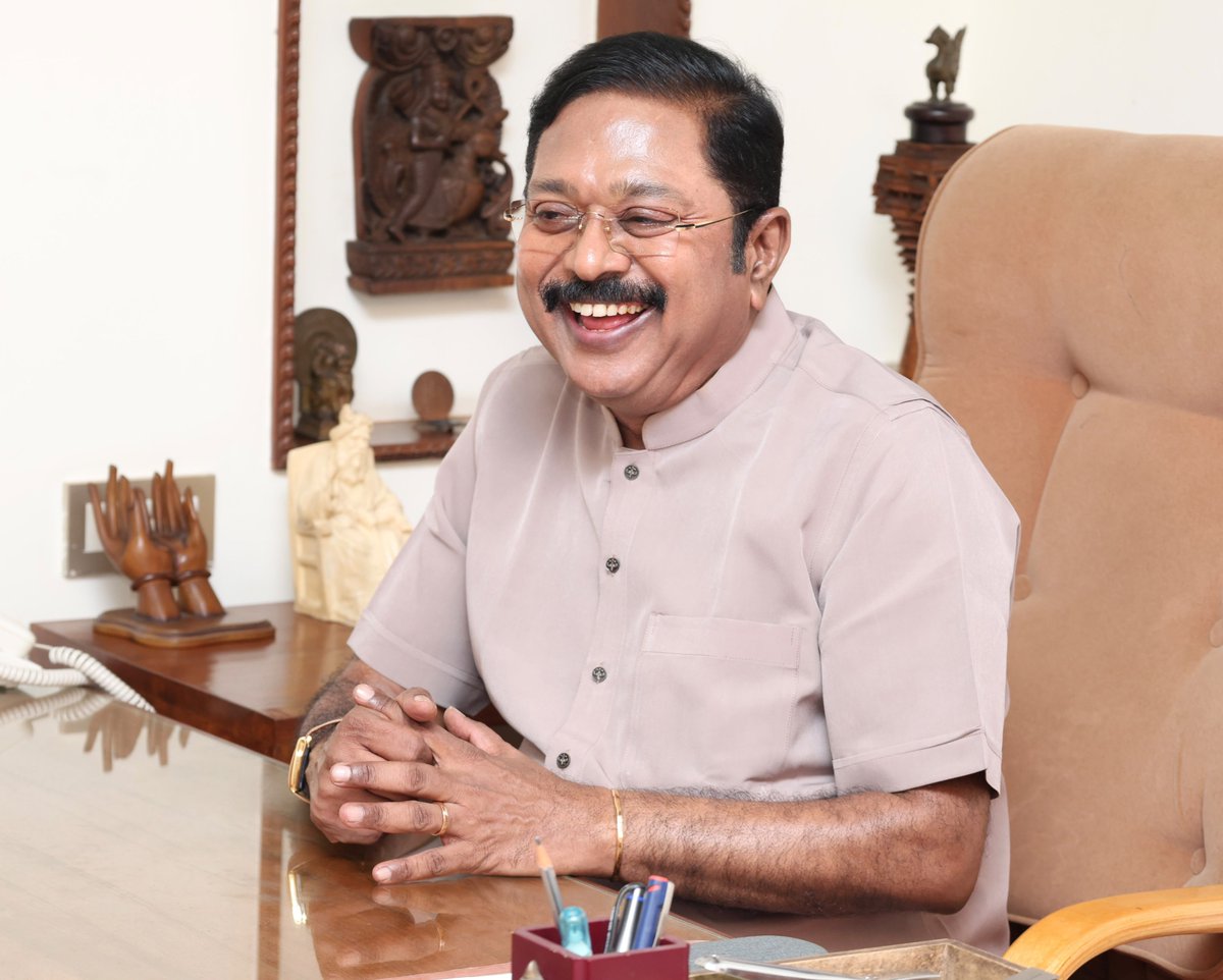 rama_chandhran's tweet photo. அதிகாரத்தில் இருப்பவர்கள்வழக்கு தொடர்வார்கள் கைது பண்ணுவார்கள் என்று எண்ணி  தலைவர்கள்  ஒதுங்கியிருக்கிறநேரத்தில் மக்கள் செல்வர் டிடிவி,தினம்  நொடிக்கு,நொடி,அவர்கள் புரிகிற தில்லுமுல்லுகளை   அதனால் மக்கள் படுகிற வேதனையையும் சுட்டிக்காட்டி,கன்டிக்கின்ற பணியைசிறப்பாக செய்கிறார்கள். https://t.co/YzqFrThGS0