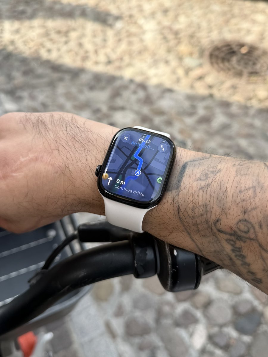 DenisGargano's tweet photo. Apple Watch e AirPods in bici: la combo perfetta! https://t.co/tFHfM0eFYr