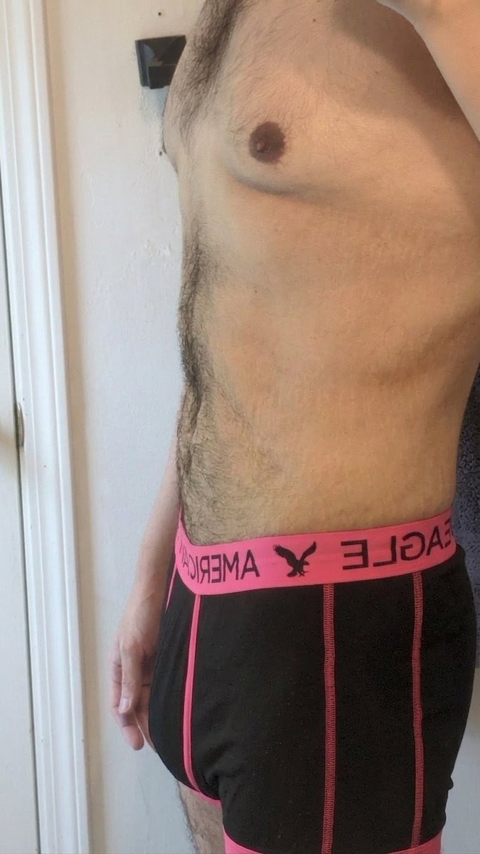 iamjohnathan3's tweet photo. I for reals need me a cashpig 😫 where they at?  Lol i want so many skins on all these games #gaymer issues https://t.co/HVU4kOuW64