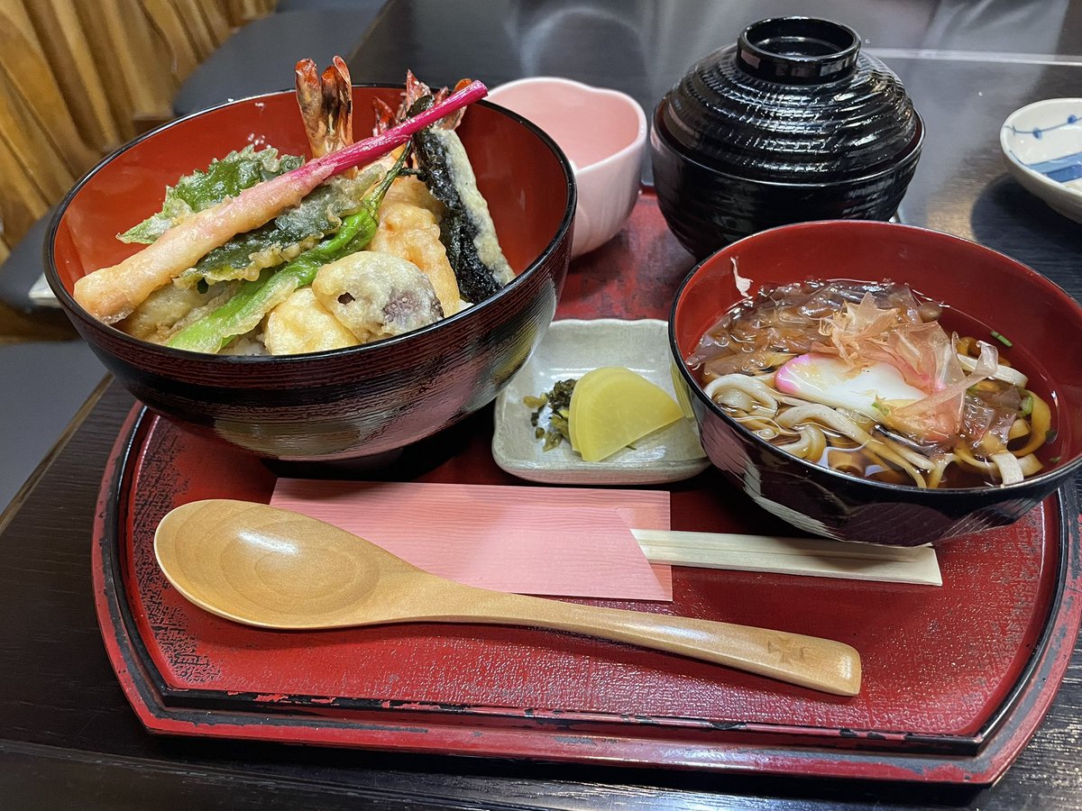 sootome2308's tweet photo. イケメンと食べる天丼は美味しゅうございました https://t.co/MEWnRZMil2