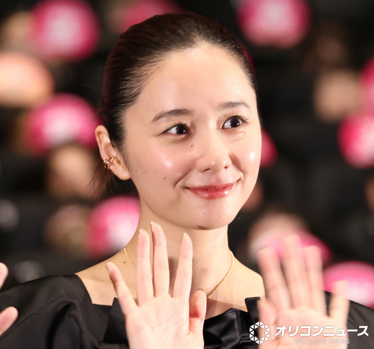 oricon's tweet photo. 奥智哉『八つ墓村』初日舞台あいさつに登壇

作品の公開を迎えた緊張を明かす💬
https://t.co/7QBWbk1MBs

初々しい言葉に
尾上松也は「きょうもメロいね」と虜に💓

#奥智哉 #八つ墓村 https://t.co/MfQHp6gDrL