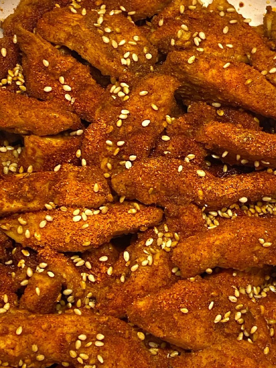 bonbc451216's tweet photo. Craving crispy Taiwanese fried chicken on a busy street! Juicy chunks with spicy seasoning hit the spot perfectly https://t.co/p9IjLyzV39