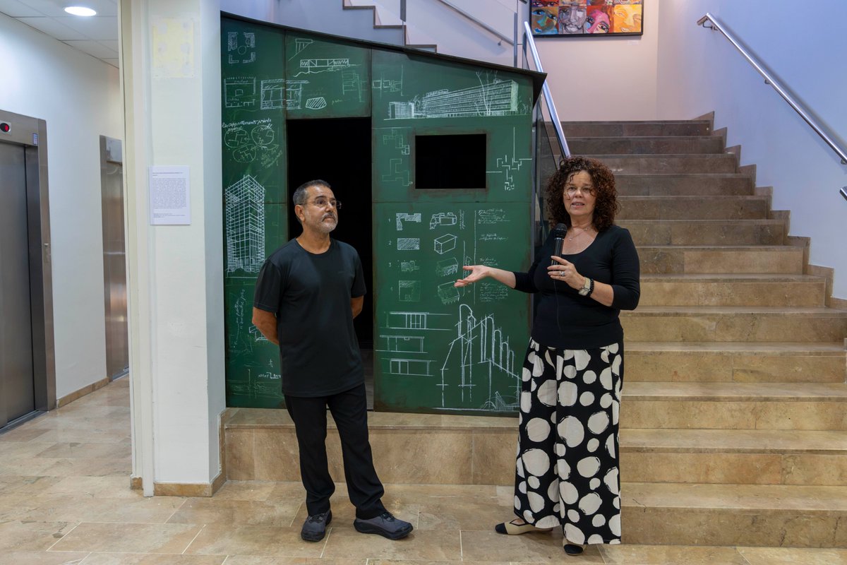 ajcambrils's tweet photo. CULTURA | 🎭 #Cambrils presenta nova temporada cultural amb més de 100 propostes de setembre a gener.

1️⃣ També s’ha inaugurat l’obra “Sota el pont, teoria i pràctica d’arquitectura moderna” de Josepe Gil, en el marc del cicle "Art al Hall".

👉 https://t.co/JDSjhh3iOF https://t.co/ACF7vSyW98