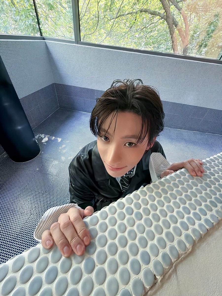 uji_vely's tweet photo. 톤로랑왕자님때문에 할말잃음💗

#라이즈 #RIIZE #ライズ
#ANTON #앤톤 #찬영 #アントン 
#ANTONxYSL #ANTONxSaintLaurent https://t.co/b1JHwp6WIe