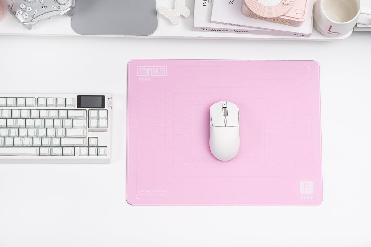 EPOMAKER_DE's tweet photo. Dein Setup bekommt ein neues Upgrade. 👀✨
Glas, minimalistisches Design und ein Look, der sich perfekt auf dem Schreibtisch macht. 🖱️
Das EPOMAKER GP1 Glass Pad kommt bald.
Schon gespannt?
#EPOMAKER #GP1 #GlassMousepad #GamingMauspad #Mousepad #GamingSetup #SchreibtischSetup https://t.co/P3dYbRCEDd