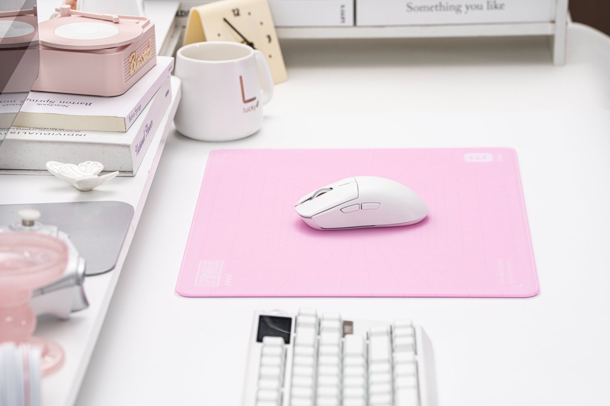 EPOMAKER_DE's tweet photo. Dein Setup bekommt ein neues Upgrade. 👀✨
Glas, minimalistisches Design und ein Look, der sich perfekt auf dem Schreibtisch macht. 🖱️
Das EPOMAKER GP1 Glass Pad kommt bald.
Schon gespannt?
#EPOMAKER #GP1 #GlassMousepad #GamingMauspad #Mousepad #GamingSetup #SchreibtischSetup https://t.co/P3dYbRCEDd