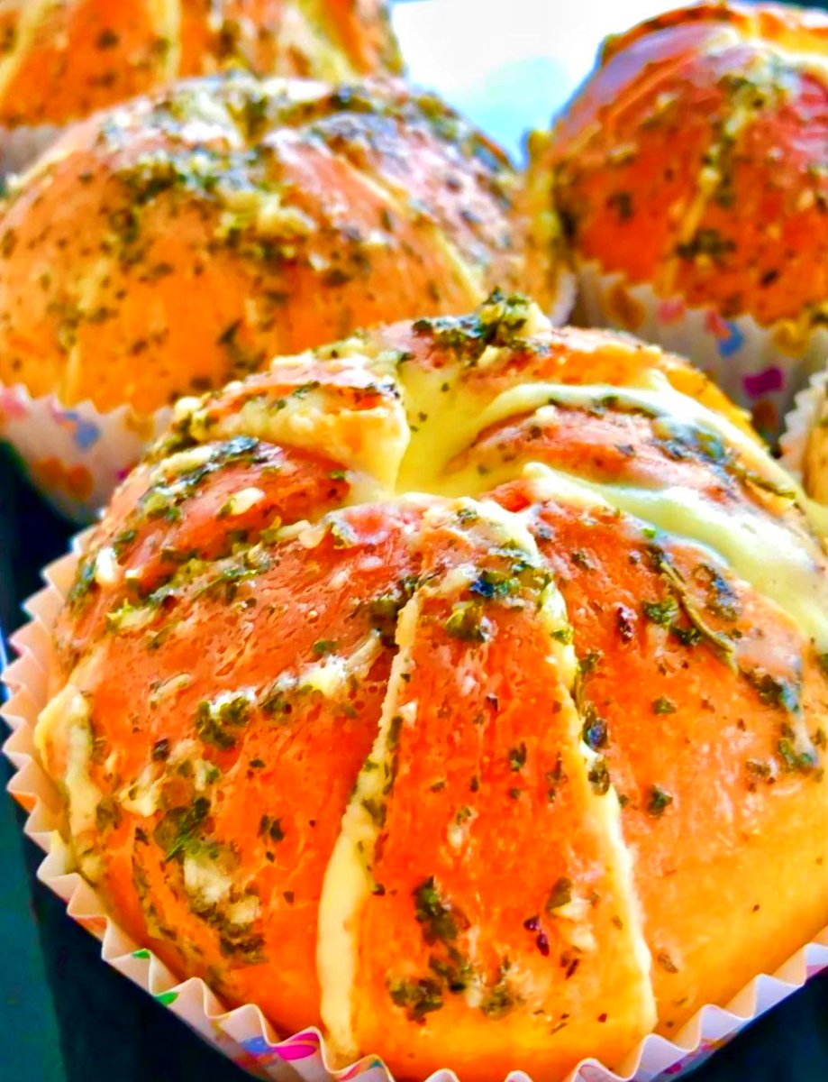aliob903835's tweet photo. Just pulled this warm, cheesy garlic bread fresh from the oven—crunchy crust, melty mozz, and that perfect golden crispness. Pure weekend comfort in every bite!， https://t.co/MK83n8tMeP