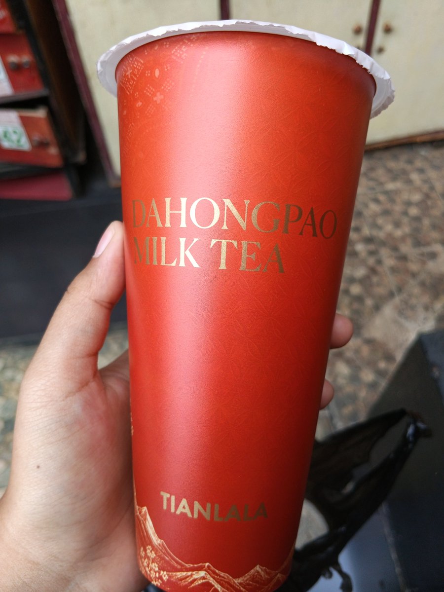 eajsa_'s tweet photo. Enak banget? NgeTEH tapi ngantrinya lama 9/10 https://t.co/k5N0dBkHaW