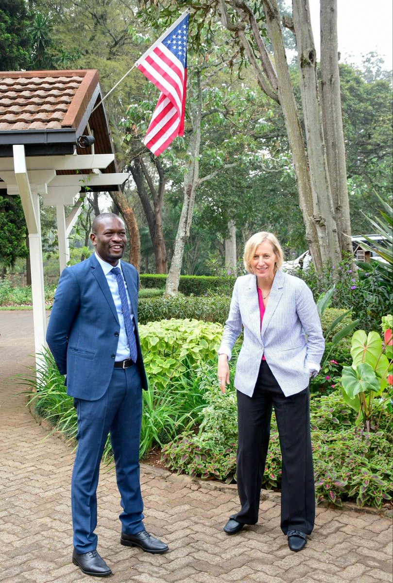 abbiezuena's tweet photo. H.E Edwin Watenya Sifuna today met with @USEmbassyKenya Charge d’ affaires Susan Burns and her team at her residence in Nairobi.
#NikoKadiNaSifuna https://t.co/TYNkjBFSbs