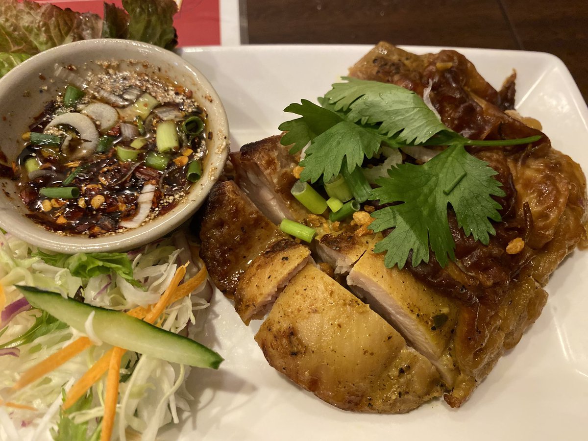 hideh06's tweet photo. さて…、タイ料理です❗️
御徒町で久しぶりのタイ料理、

ヤムウンセン、焼き鳥ガイヤーン、いろいろ食べましたが美味しい！
めちゃ辛いのもありましたが　笑
ビール🍺で乾杯！
#晩酌
#ビール
#タイ料理 https://t.co/cBsRVA8AIq