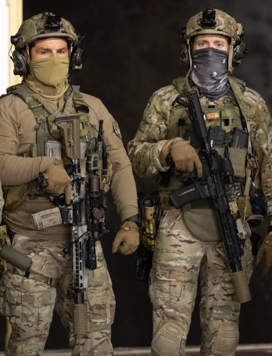 Fs_francaises_'s tweet photo. Ils ne sont qu’une poignée à obtenir chaque année la certification de nageur de combat. 

Ils rejoignent alors le Commando Hubert, spécialisé dans les interventions sous-marines les plus sensibles, du contre-terrorisme à la libération d’otages, en passant par le renseignement ou la destruction d’objectifs.

La plupart ont déjà derrière eux 5 à 7 ans d’expérience au sein des commandos marine.

C'est l'élite de l'élite. Il n'existe rien au-dessus.

En matière de finesse, d'expertise et de précision dans l'action, aucun équivalent.