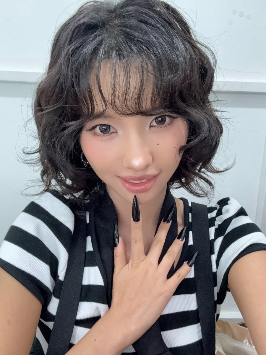 official_i_dle's tweet photo. [📸] 260918 @ #더시즌즈

#아이들 #idle
#소연 #SOYEON
#성시경의고막남친 https://t.co/0tlUsYgaxb